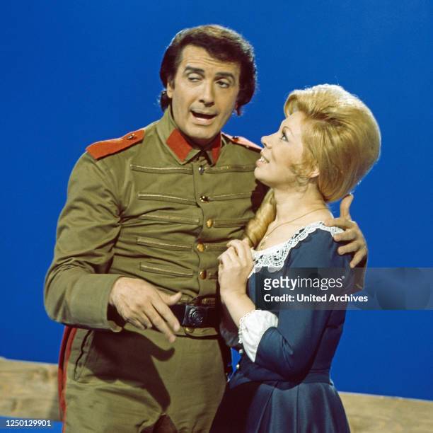 Franco Corelli und Mirella Freni, italienische Opernsänger, zu Gast in der Musiksendung "Schöne Stimmen", Deutschland 1976.