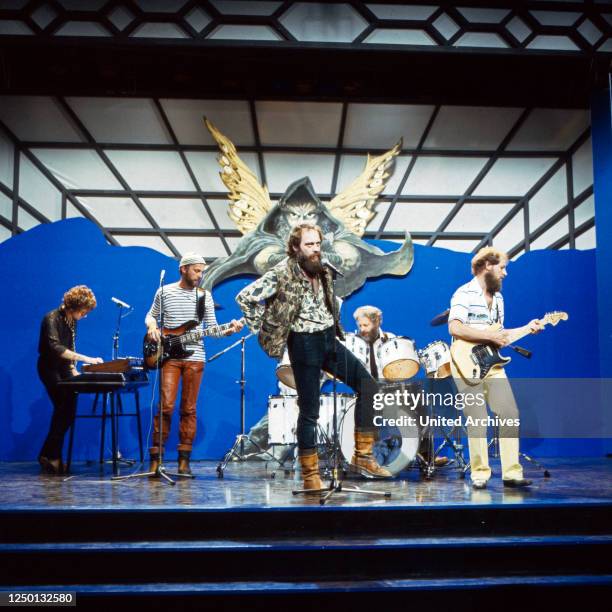 Britische Band Mit Einem Rothaarigen Sänger Jethro Tull Photos Photos and Premium High Res Pictures - Getty Images