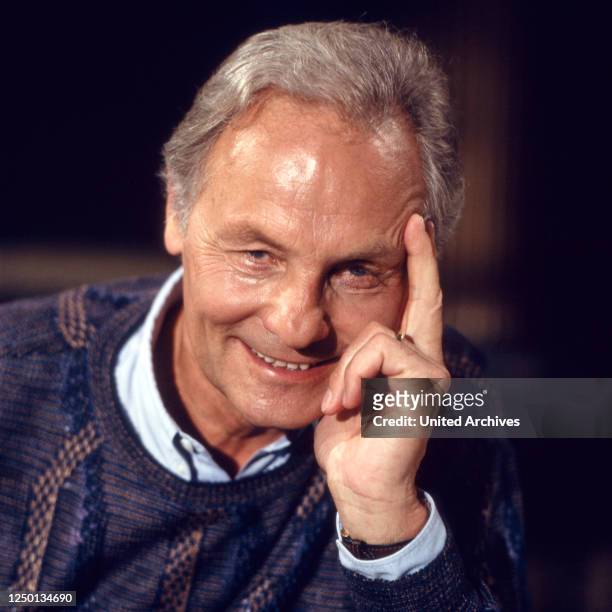 Der deutsche Sportjournalist und Autor Harry Valerien, Deutschland 1980er Jahre.