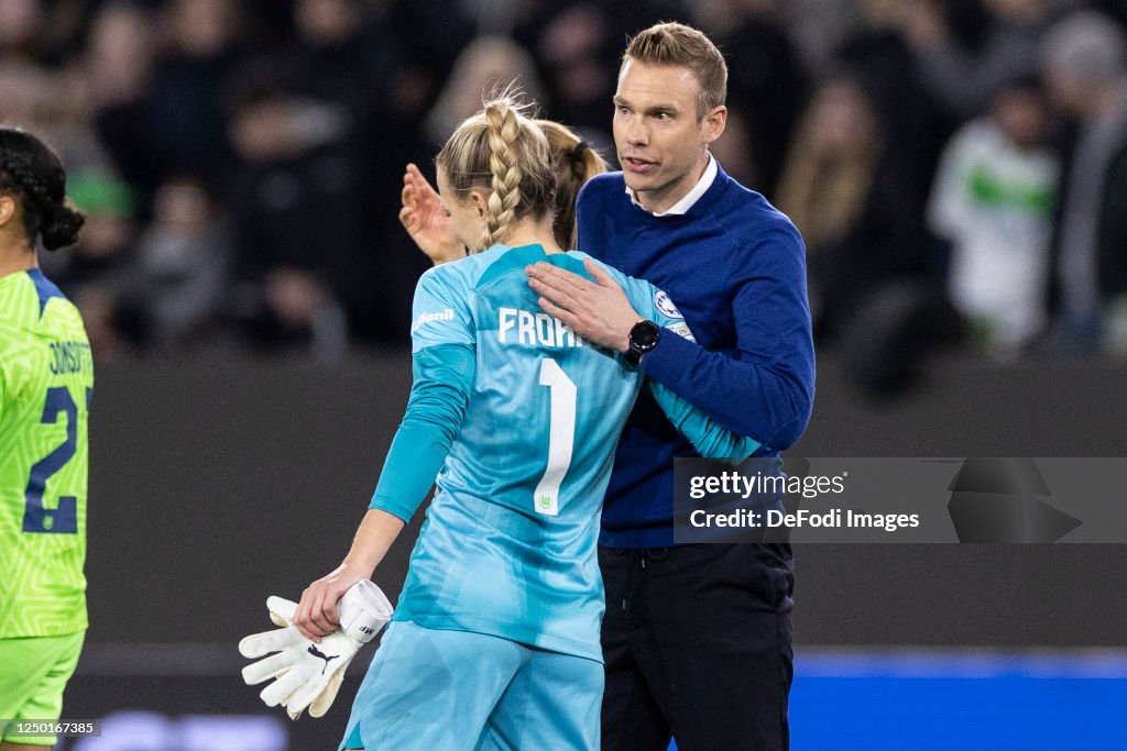 Struoot Goalkeeper Merle Frohms of VfL Wolfsburg and head coach Tommy Stroot ...