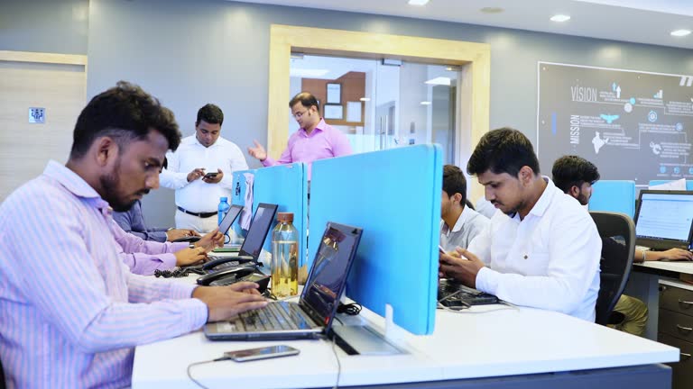 https://media.gettyimages.com/id/1250177076/video/routine-cubicle-grind-at-a-busy-office-mumbai-india.jpg?b=1&s=640x640&k=20&c=kuRTFZ7hK6AWNke0cE5gYTGlU-zTuqgkJECMUShNbJ0=