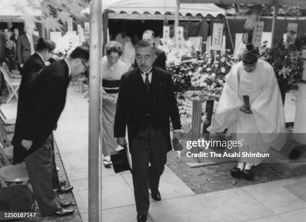 Emperor Hirohito and Empress Nagako visit the tomb of late their daughter Shigeko Higashikuni at the Toshimagaoka Cemetery on July 23, 1966 in Tokyo,...