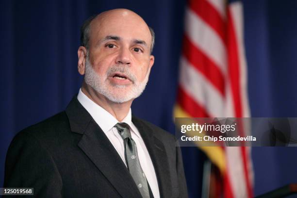 Federal Reserve Bank Board Chairman Ben Bernanke delivers remarks at the Fed September 15, 2011 in Washington, DC. Bernanke made brief openning...