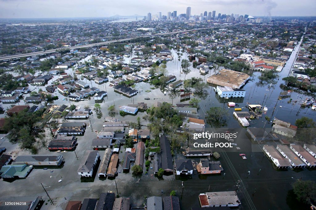TOPSHOT-US-WEATHER-KATRINA
