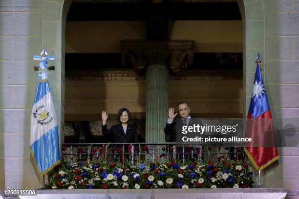March 2023, Guatemala, Guatemala-Stadt: Tsai Ing-wen, president of Taiwan, and Alejandro Giammattei, president of Guatemala, wave from a balcony at...