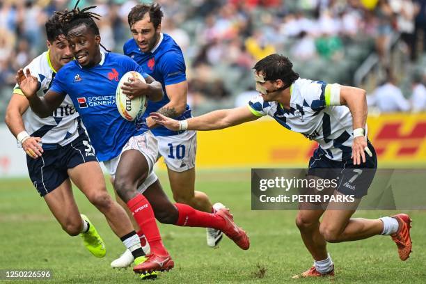 France's William Uraguha evades a tackle from Uruguay's Mateo Vinals on the second day of the Hong Kong Sevens rugby tournament on April 1, 2023.