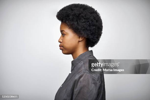 profile shot of beautiful young woman, shot on studio. - afro frisur stock-fotos und bilder