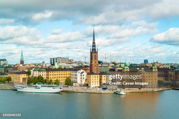 view of riddarholmen stockholm from  skinnarviksberget in summer - stockholm summer bildbanksfoton och bilder