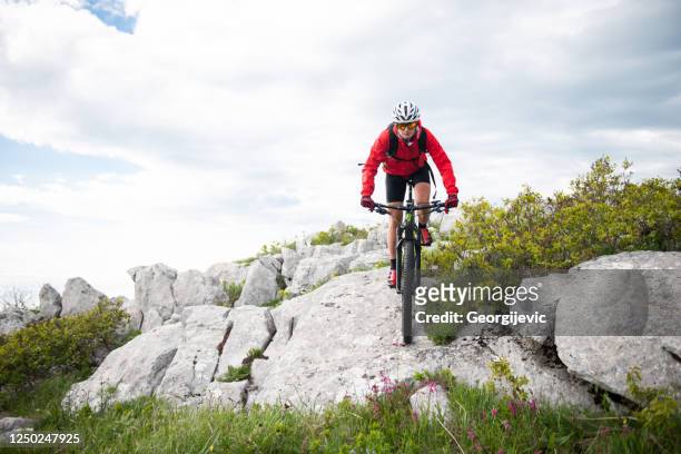 mountain bike - georgijevic mountain biker foto e immagini stock