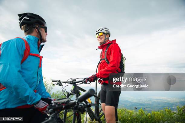 mountain bike - georgijevic mountain biker foto e immagini stock