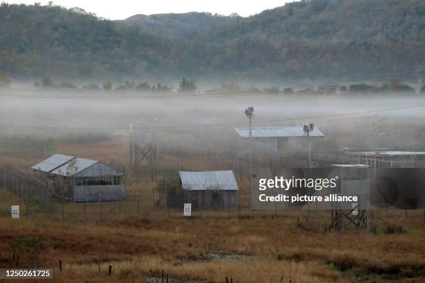 January 2023, Cuba, Guantánamo: The former Camp X-Ray lies in the morning mist. The first Guantánamo prisoners arrived here on January 11 and it was...