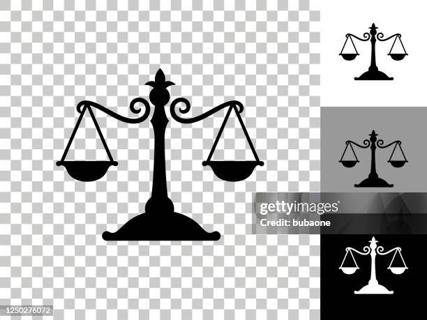 ilustraciones, imágenes clip art, dibujos animados e iconos de stock de icono de equilibrio de justicia en el fondo transparente del tablero de ajedrez - fondo transparente