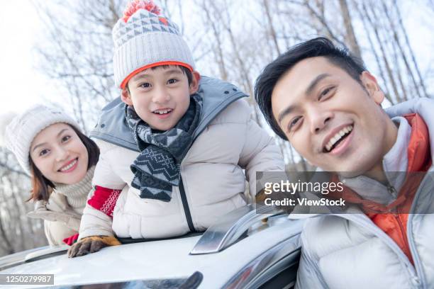 happy family car trip - china east asia stock-fotos und bilder