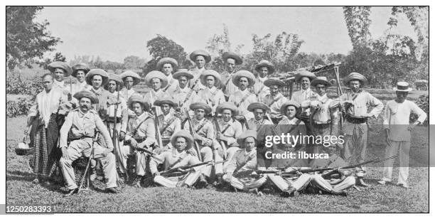stockillustraties, clipart, cartoons en iconen met antieke foto van britse marine en leger: de troepen van manilla, de jachthaven van infanteria - old manila