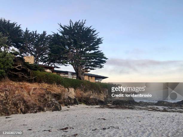 frank lloyd wright home on carmel beach - frank lloyd wright stock pictures, royalty-free photos & images