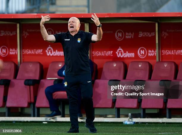 Pepe Mel of Las Palmas reacts during the La Liga Smartbank match between UD Almeria and UD Las Palmas at Estadio Municipal de Los Juegos...