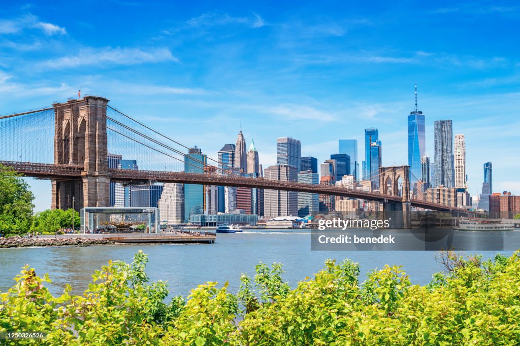Brooklyn Bridge und Skyline New York City USA Manhattan