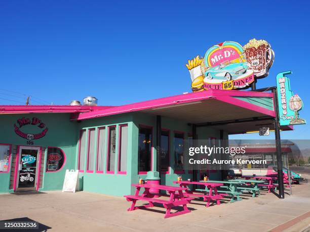 mr d'z diner on route 66 in kingman in arizona - diner at the highway stock pictures, royalty-free photos & images