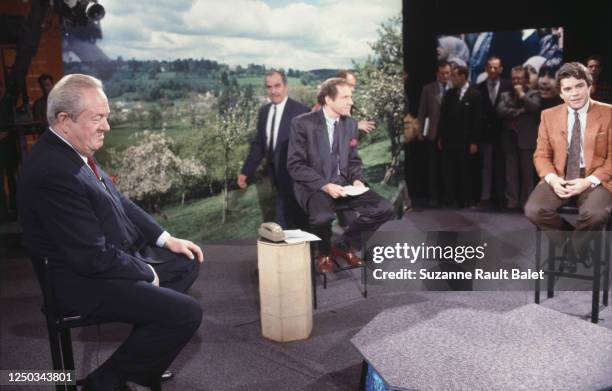 Bernard Tapie et Jean-Marie Le Pen lors du débat sur l'immigration diffusé par TF1 et animé par Patrick Poivre d'Arvor