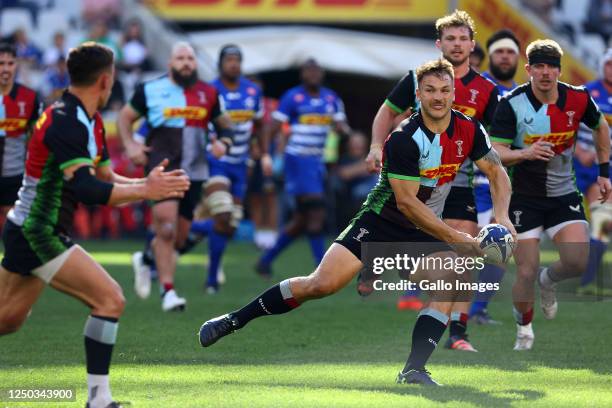 Andre Esterhuizen of DHL Harlequins passes down the line during the Heineken Champions Cup, round of 16 match between DHL Stormers and Harlequins at...