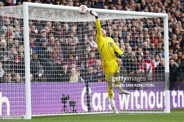 Leicester City's Danish goalkeeper Daniel Iversen fails to stop the free kick shot by Crystal Palace's English midfielder Eberechi Eze during the...