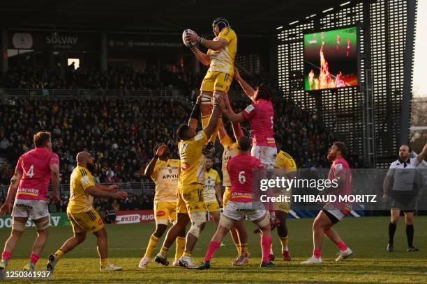 La Rochelle's French number 8 Gregory Alldritt catches the ball in a line out during the European Rugby Champions Cup 1/8th final rugby union match...