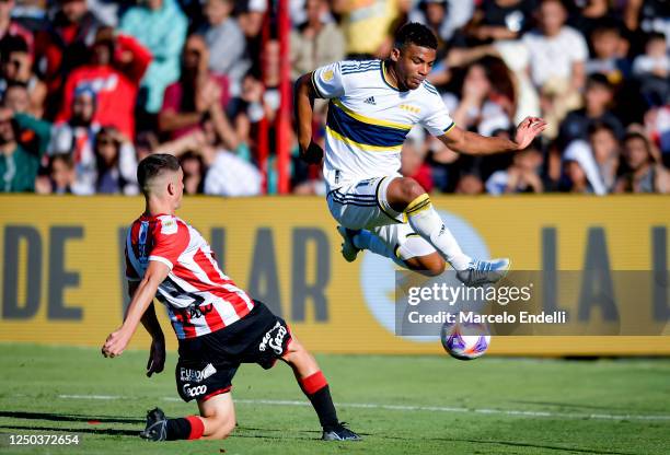 Frank Fabra of Boca Juniors jumps over Facundo Mater of Barracas Central during a match between Barracas Central and Boca Juniors as part of Liga...