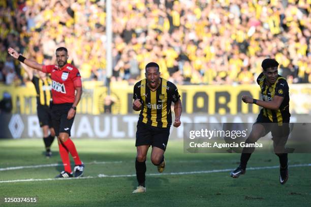 Kevin Mendez of Peñarol celebrates after scoring the team's first goal during the Torneo Apertura 2023 match between Peñarol and Nacional at Campeon...