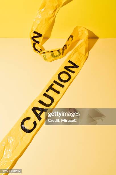 broken caution cordon - cordon tape stock-fotos und bilder