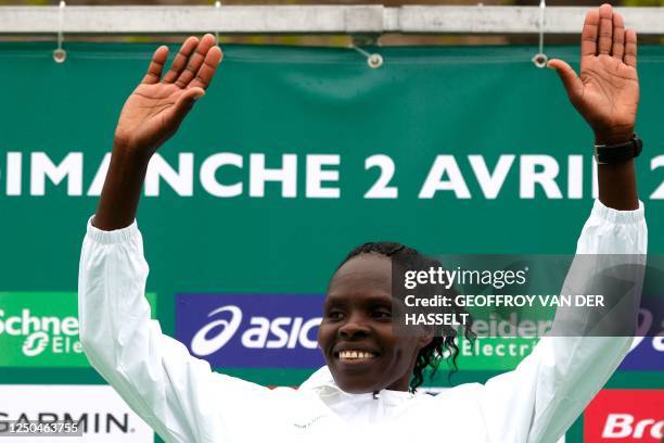 Kenya's Helah Kiprop pose on the podium after winning the women's 2023 Paris Marathon, at the Arc de Triomphe in Paris on April 2, 2023. 195 km-route...