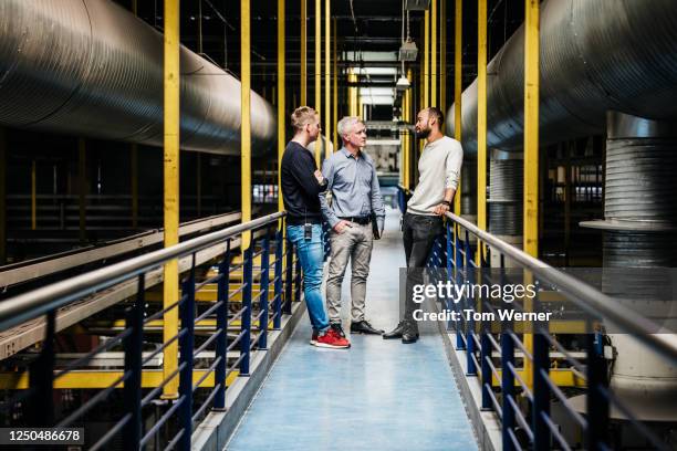 Manufacturing Conversation 1,048 Casual Conversation Manufacturing Stock Photos, High-Res Pictures ...