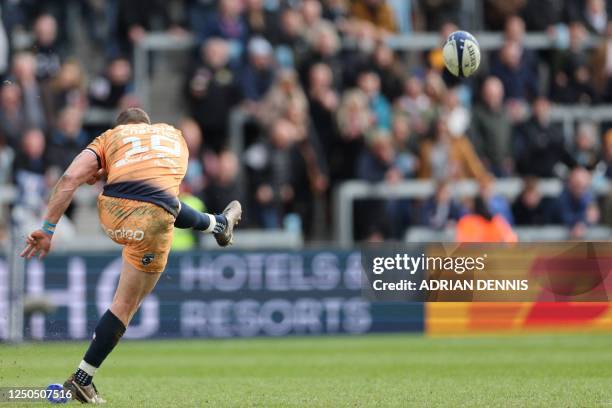 Montpellier's Italian fly-half Paolo Garbisi shoots a penalty kick and scores to equalise during the European Rugby Champions Cup, Round of 16 rugby...