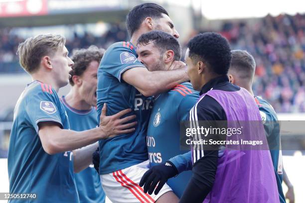 Santiago Gimenez of Feyenoord celebrates 1-2 with Marcos Lopez of Feyenoord, Alireza Jahanbakhsh of Feyenoord, Mats Wieffer of Feyenoord, Sebastian...