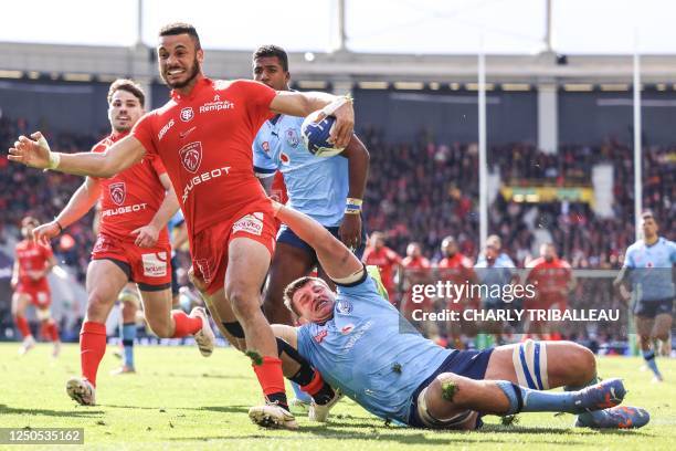 Toulouse's French full back Matthis Lebel runs to score a try as he is tackled by Bulls' Elrigh Louw during the European Rugby Champions Cup round of...