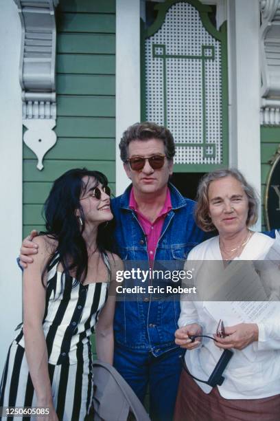 La chanteuse Lio , le chanteur Eddy Mitchell et Maritie Carpentier .