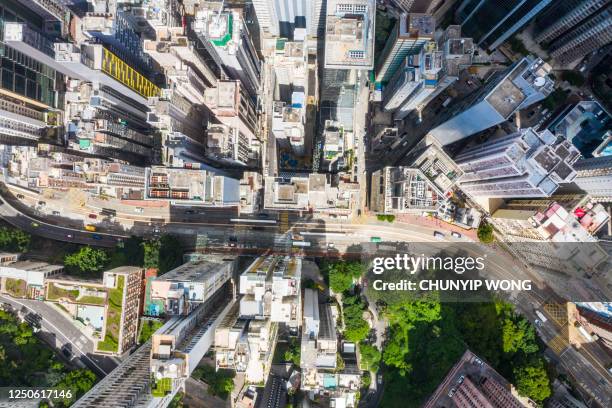 vista con i droni di hong kong city - building top foto e immagini stock
