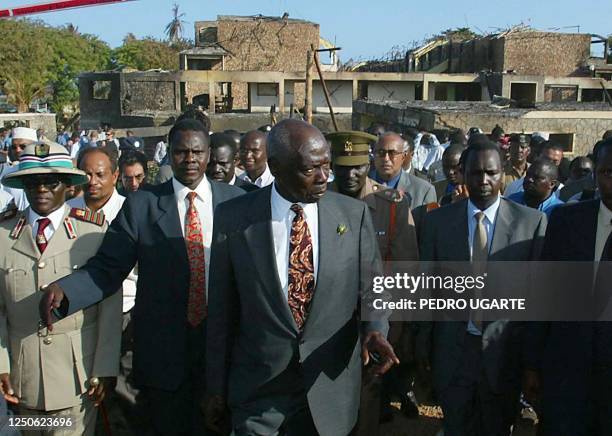 Kenyan President Daniel arap Moi inspects the site of the bombed Israeli owned Paradise hotel north of Mombasa 29 November 2002. Sixteen people, were...