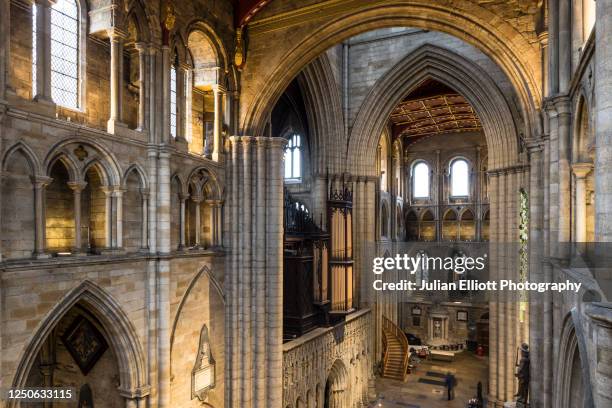 the view into ripon cathedral from the west transept. - ripon stock-fotos und bilder