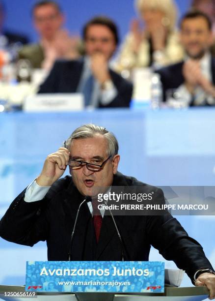 French Prime Minister Jean Pierre Raffarin gestures during his speech as Spanish Prime Minister Jose Maria Aznar and Spanish candidate to prime...
