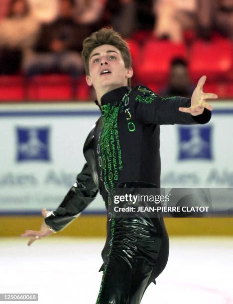 Le patineur Brian Joubert effectue son programme libre, le 21 décembre 2003 dans la patinoire René Froger de Briançon, lors des Championnats de...