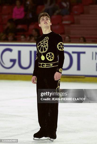 Brian Joubert, champion de France et vice-champion d'Europe, réalise son programme, le 20 décembre 2003 dans la patinoire René Froger de Briançon,...