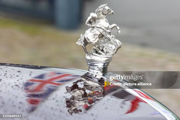 Auto Radiator Mascots 69 Radiator Mascot Stock Photos, High-Res Pictures, and Images - Getty ...