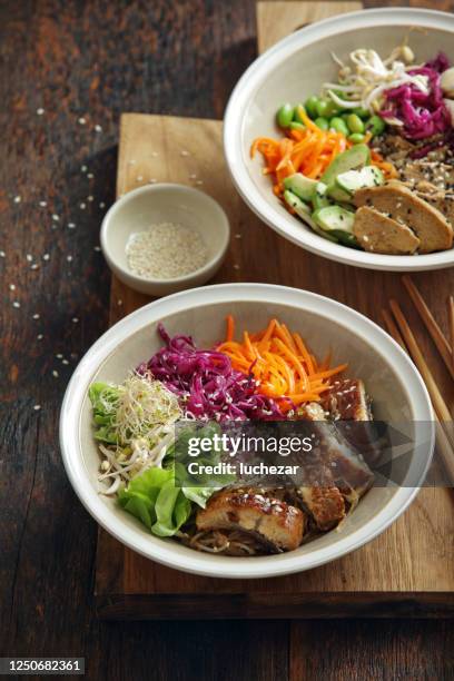 glass noodle stir-fry with eel and fried tofu - salad bowl stock pictures, royalty-free photos & images