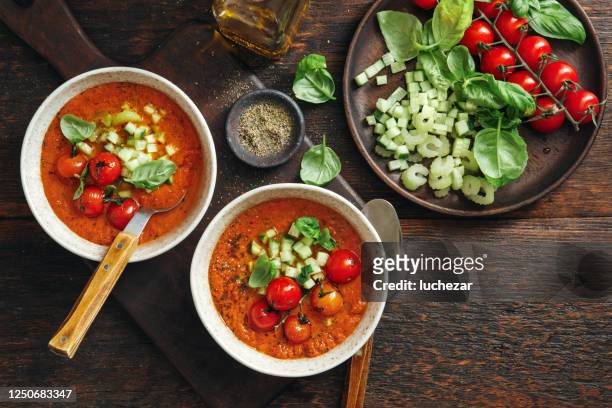本物のガスパチョ。スペインのコールドトマトスープ - tomato soup ストックフォトと画像