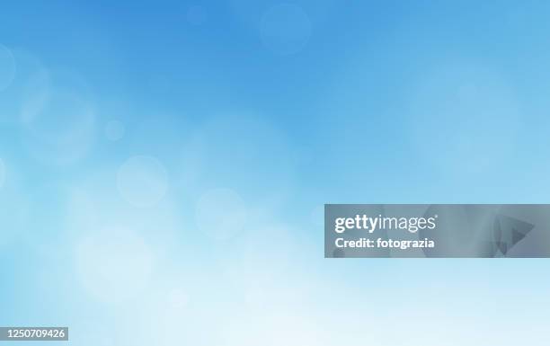 blue sky - lichtblauw stockfoto's en -beelden