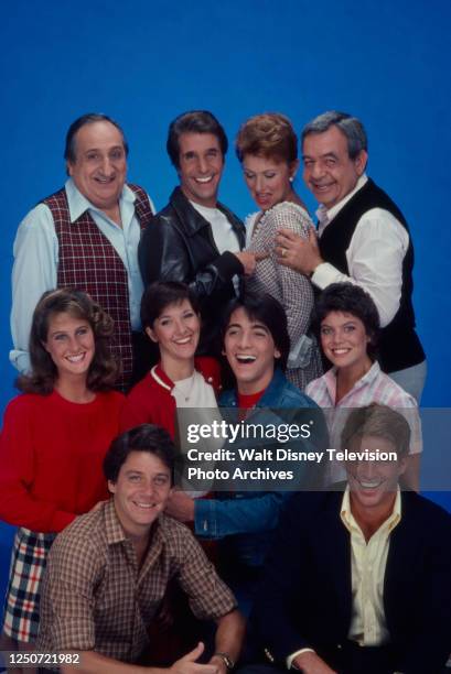 Al Molinaro, Henry Winkler, Marion Ross, Tom Bosley, Cathy Silvers, Lynda Goodfriend, Scott Baio, Erin Moran, Anson Williams, Ted McGinley...