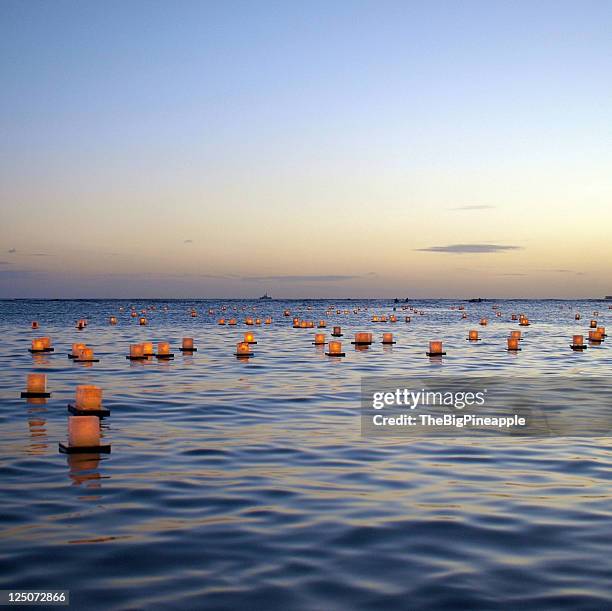 japanese floating lanters on ocean - floating lanterns stock pictures, royalty-free photos & images