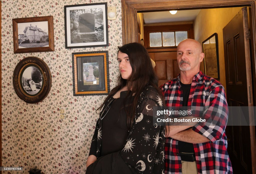 Kaitlynn Borden With Her Father Ralph Borden During A Tour Of The kaitlynn-borden-with-her-father-ralph-borden-during-a-tour-of-the