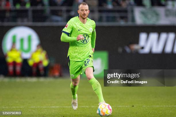 Maximilian Arnold of VfL Wolfsburg controls the ball during the Bundesliga match between VfL Wolfsburg and FC Augsburg at Volkswagen Arena on April...