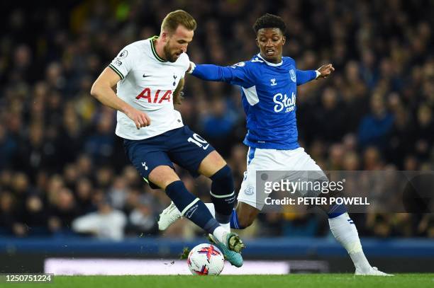 Tottenham Hotspur's English striker Harry Kane fights for the ball with Everton's English striker Demarai Gray during the English Premier League...